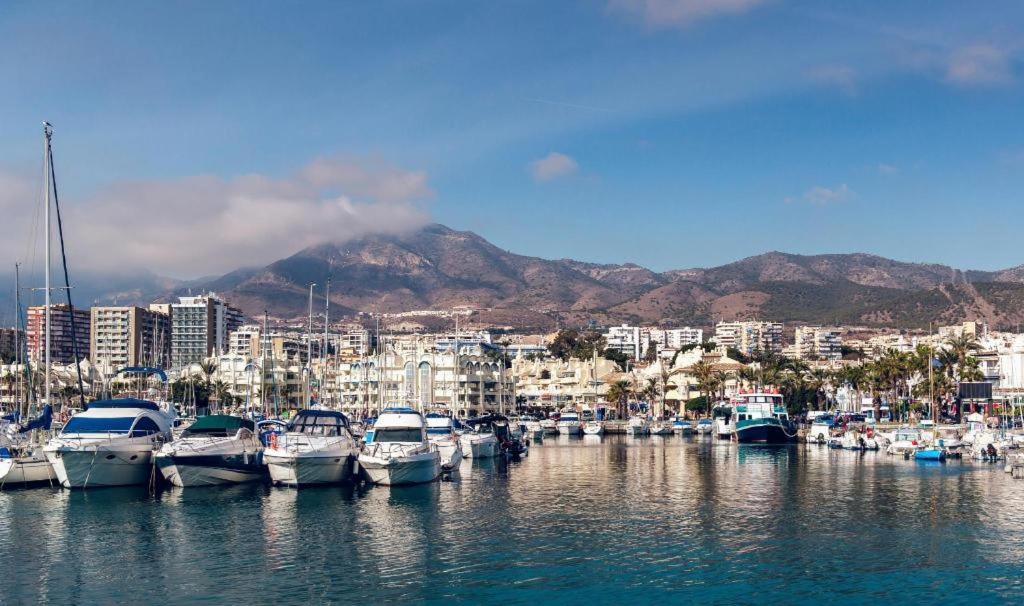 Apartamento Benalmadena Puerto Marina Apartment Luaran gambar